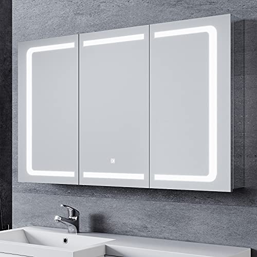 SONNI Led Spiegelschrank Bad 3 türig 105 x 65cm Badezimmer Spiegelschrank mit Beleuchtung mit Touch und Steckdose Kabelloses Scharnier Design